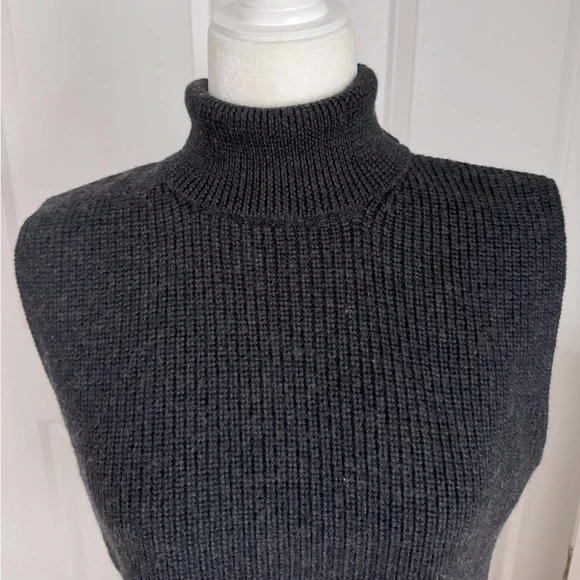 Bonpoint 100% Wool Sleeveless Turtleneck Sweater - Picture 2 of 10